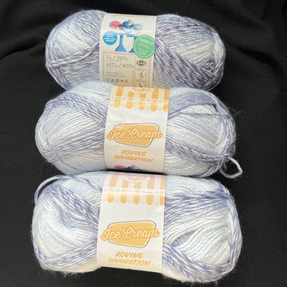 3 Lion Brand Yarns Ice Cream Roving 200 g ea Blueberry Pie Med Weight 4 Acrylic - Picture 1 of 5